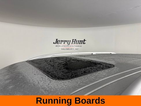 Used 2024 Nissan Armada SL w/ Captain's Chairs Package image 14