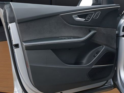 Used 2021 Audi RS Q8 w/ Carbon Optic Package image 24