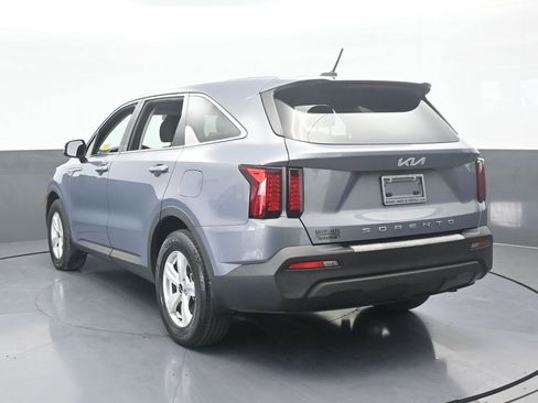 Used 2022 Kia Sorento LX image 4