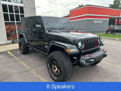Used 2018 Jeep Wrangler Unlimited Sahara AWD/4WD image 2