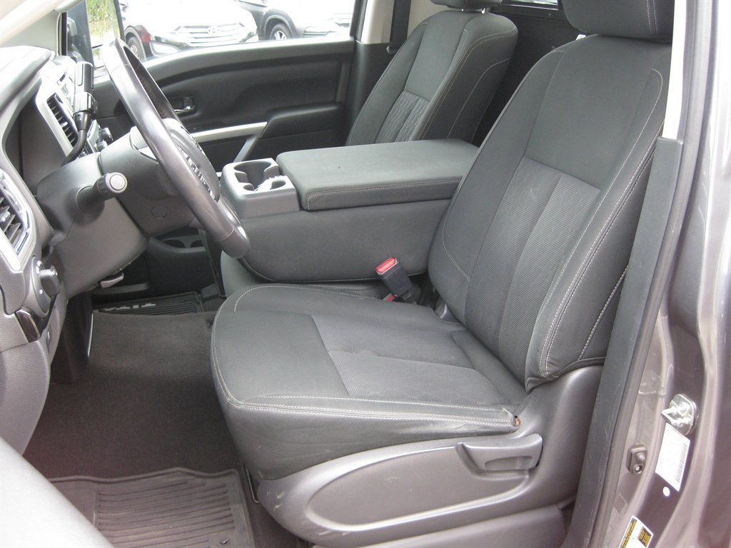 Used 2017 Nissan Titan SV AWD/4WD image 15