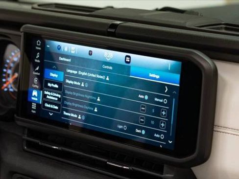 Used 2025 Jeep Gladiator Sport image 40