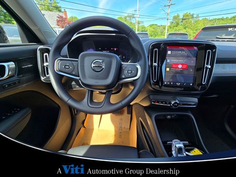 Used 2025 Volvo XC40 B5 Plus w/ Protection Package Premier image 2