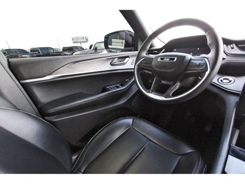 Used 2024 Jeep Grand Cherokee L Limited w/ Black Appearance Package RWD image 9