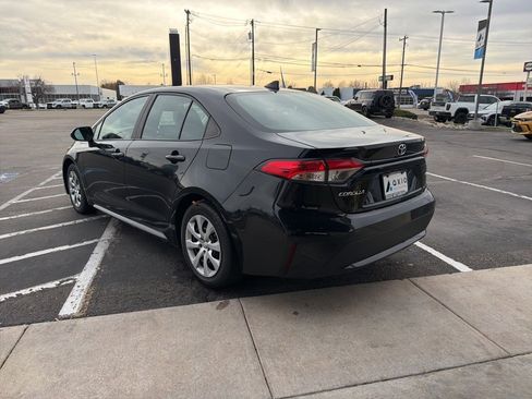 Used 2021 Toyota Corolla LE image 5