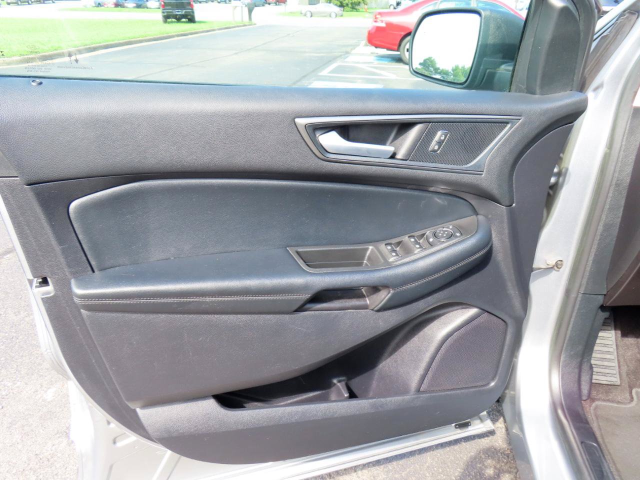 Used 2020 Ford Edge SE FWD image 16