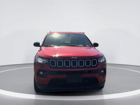 Used 2024 Jeep Compass Latitude AWD/4WD image 3
