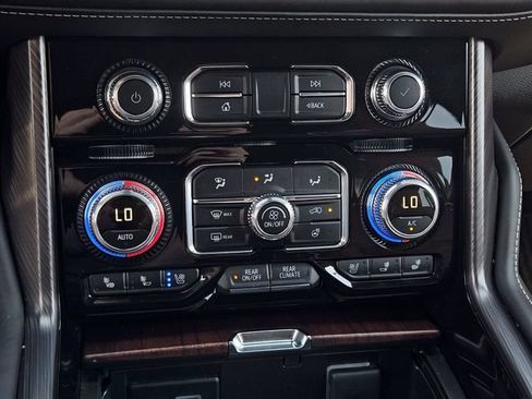 Used 2024 GMC Yukon Denali Ultimate AWD/4WD image 19