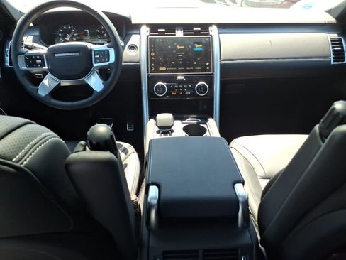 Used 2025 Land Rover Discovery Dynamic SE image 13