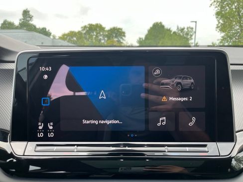 Certified 2024 Volkswagen Atlas Peak Edition SE AWD/4WD image 18