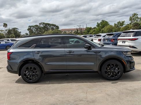 Certified 2023 Kia Sorento SX FWD image 9