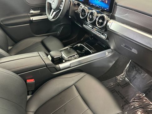 Used 2022 Mercedes-Benz GLB 250 image 15