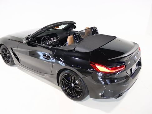 Used 2024 BMW Z4 M40i w/ Premium Package image 11