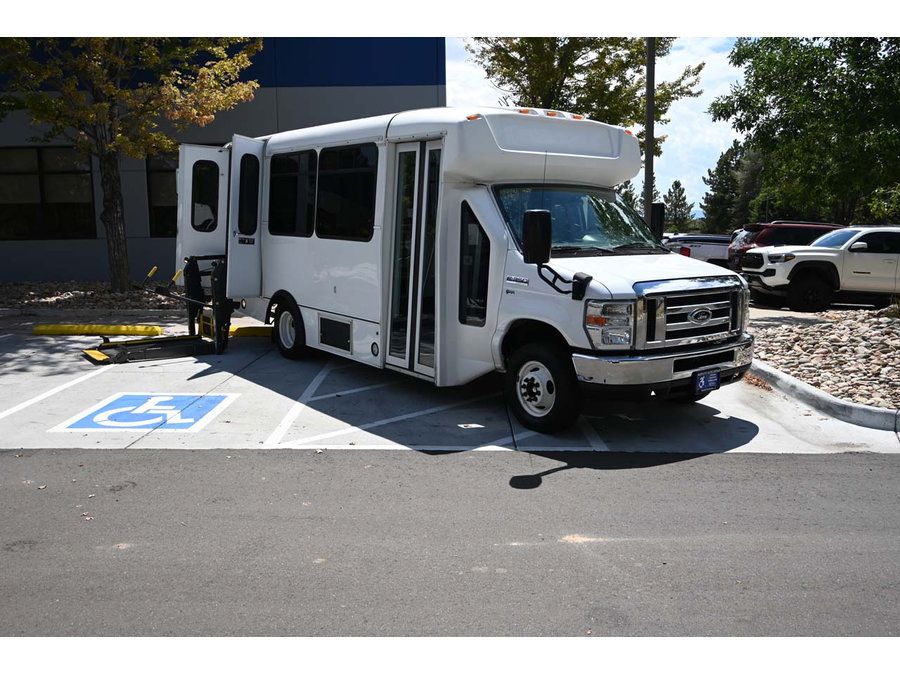 Used 2015 Ford E-350 and Econoline 350 Super Duty RWD image 2