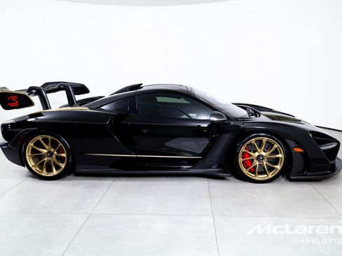 Used 2019 McLaren Senna RWD image 10