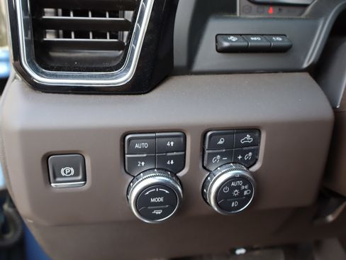 Used 2025 GMC Sierra 2500 Denali w/ Denali Reserve Package image 24