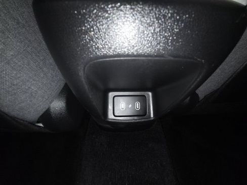 Certified 2025 Hyundai Elantra Limited FWD image 28