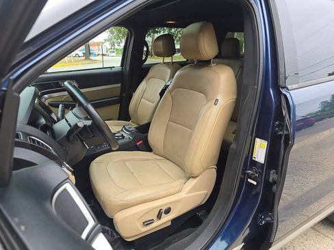 Used 2016 Ford Explorer XLT w/ Equipment Group 202A AWD/4WD image 10