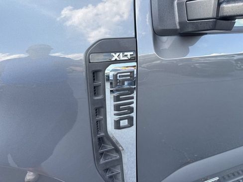 Used 2025 Ford F250 XLT AWD/4WD image 32