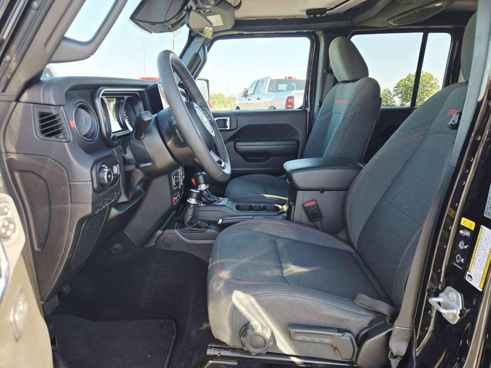 Used 2025 Jeep Wrangler Unlimited Rubicon w/ Convenience Group AWD/4WD image 12