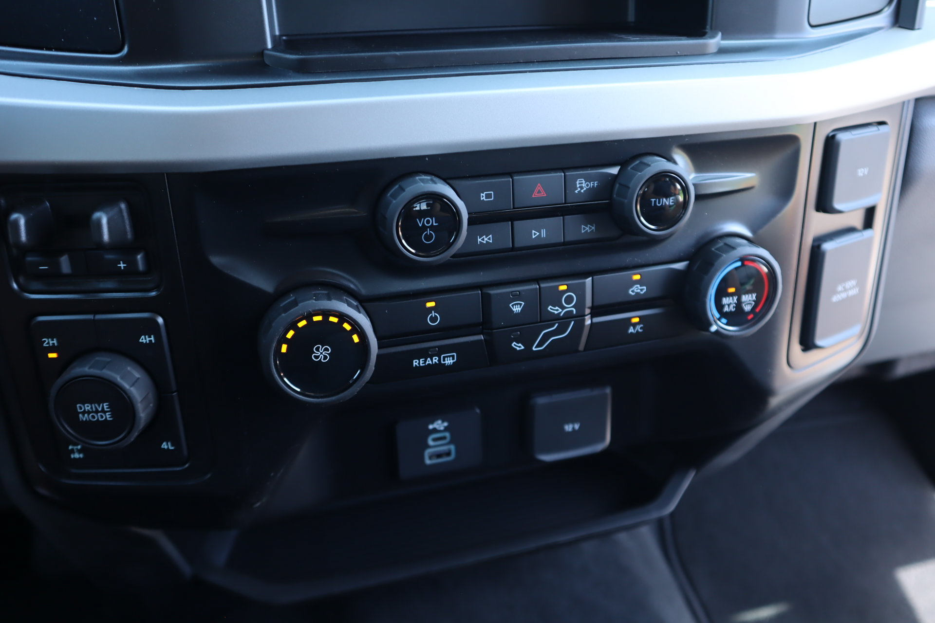 New 2026 Ford F250 XL w/ STX Appearance Package AWD/4WD image 7