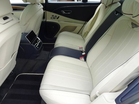 Used 2021 Bentley Flying Spur V8 AWD/4WD image 14