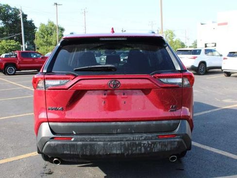 Used 2021 Toyota RAV4 LE AWD/4WD image 6