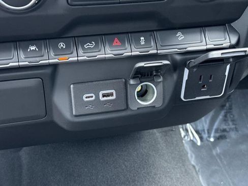 Used 2024 Chevrolet Silverado 1500 Custom Trail Boss AWD/4WD image 18