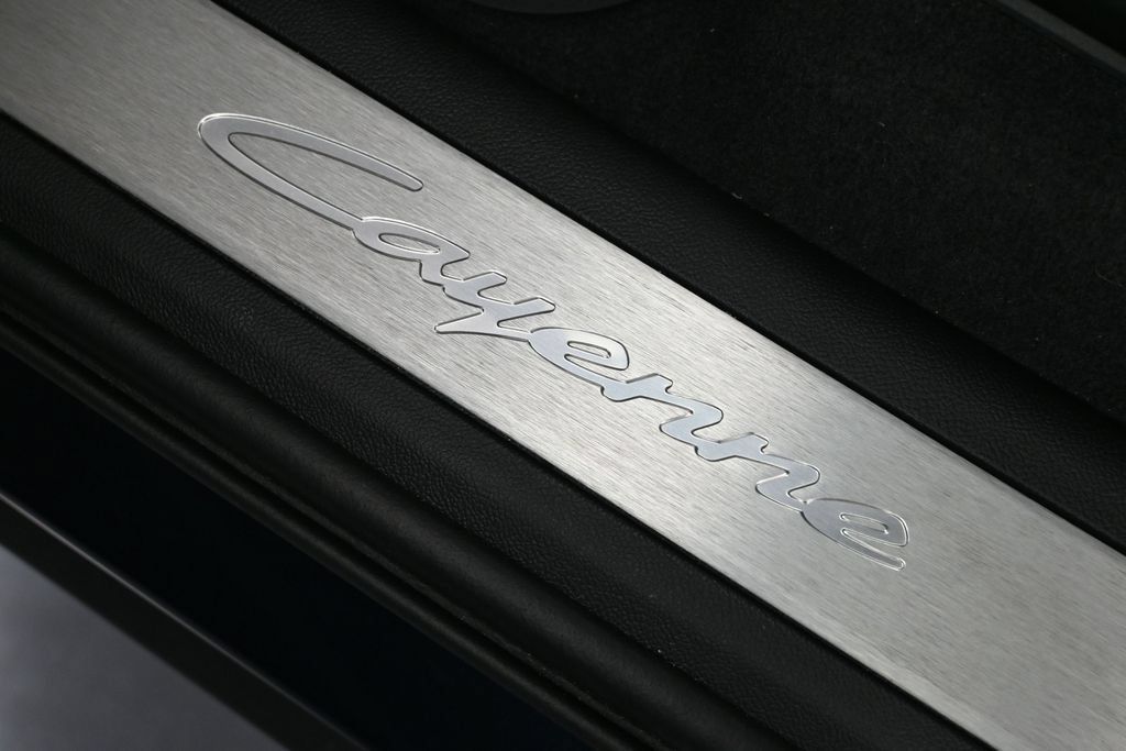 Certified 2025 Porsche Cayenne Coupe AWD/4WD image 39