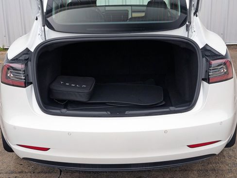 Used 2019 Tesla Model 3 Standard Range Plus image 9