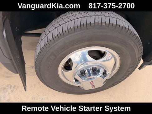 Used 2024 GMC Sierra 3500 SLT w/ SLT Convenience Package image 11