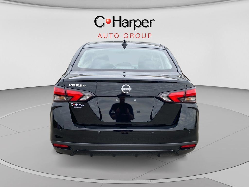 Used 2025 Nissan Versa SV FWD image 4