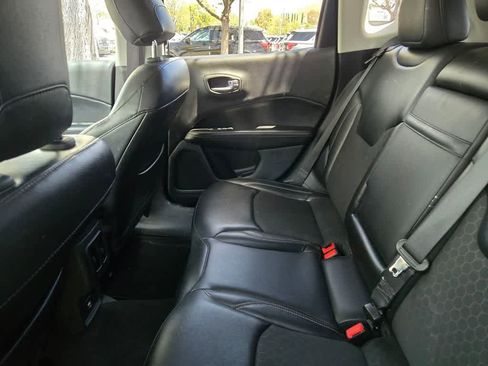 Used 2018 Jeep Compass Latitude FWD image 10