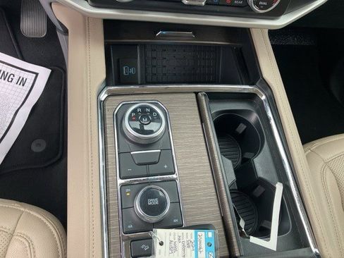 Used 2024 Ford Expedition Max Limited image 19