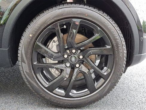 New 2025 Land Rover Discovery S image 3