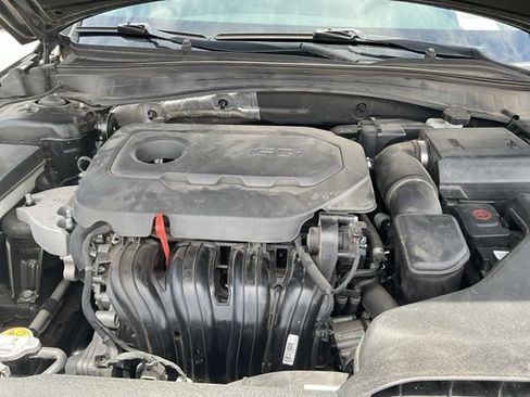 Used 2018 Kia Optima LX w/ 17" Alloy Wheels Package FWD image 11