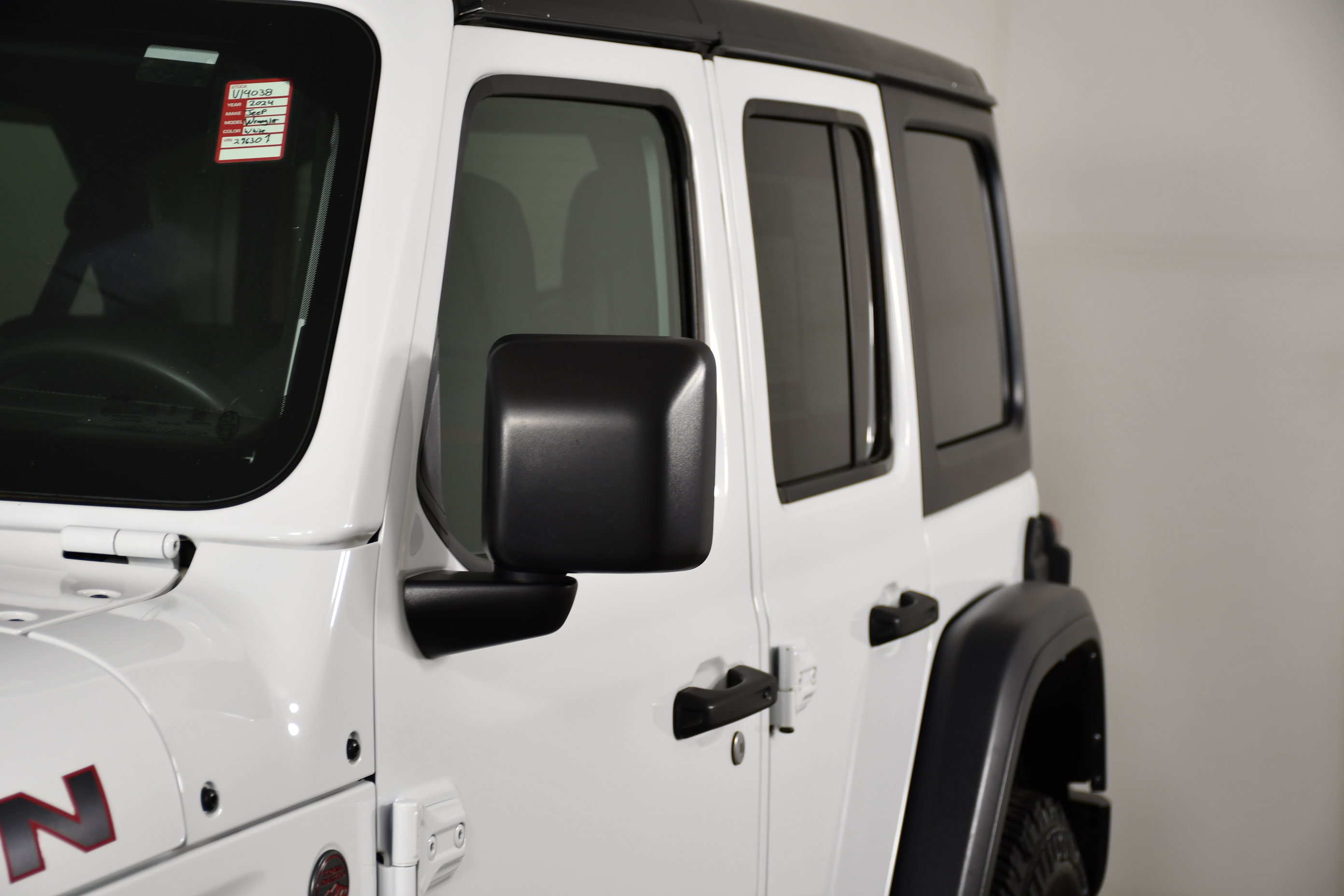 Used 2024 Jeep Wrangler Unlimited Rubicon AWD/4WD image 13