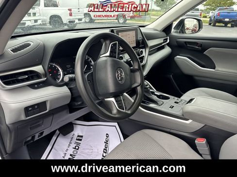 Used 2023 Toyota Highlander L image 10