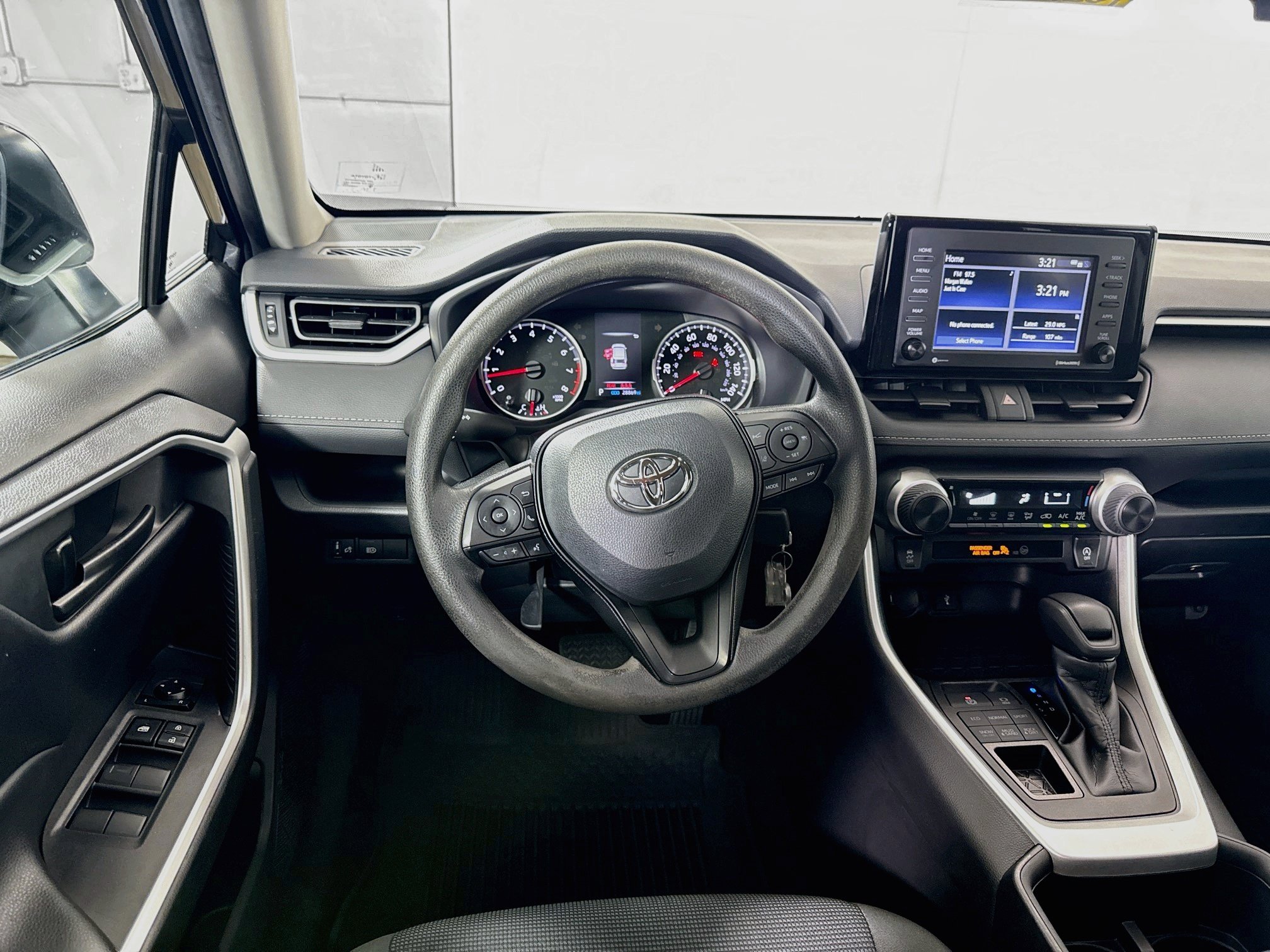 Used 2022 Toyota RAV4 LE AWD/4WD image 19