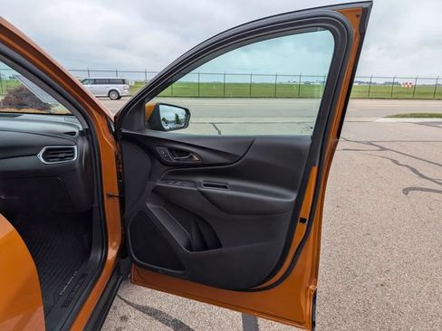 Used 2018 Chevrolet Equinox LT FWD image 4