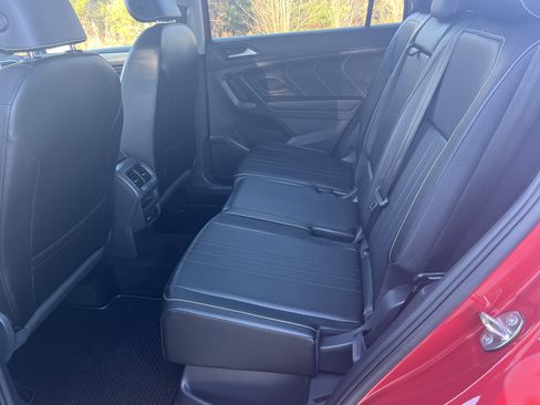 Used 2023 Volkswagen Tiguan SE image 16