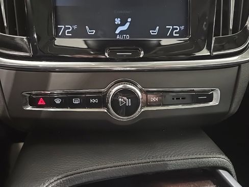 Used 2018 Volvo S90 T5 Momentum w/ Protection Package image 15