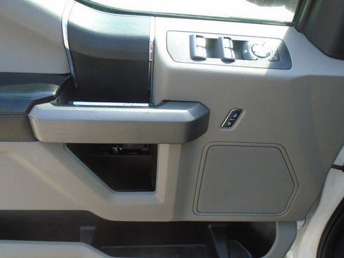 Used 2016 Ford F150 XLT image 18