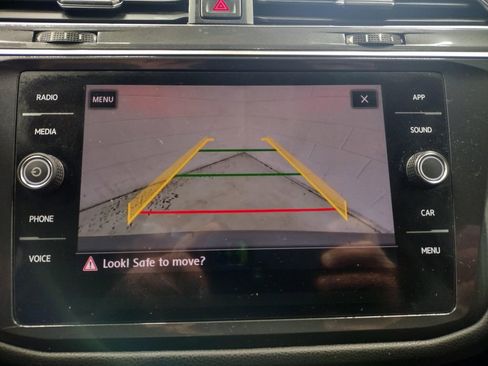 Used 2018 Volkswagen Tiguan SE FWD image 9