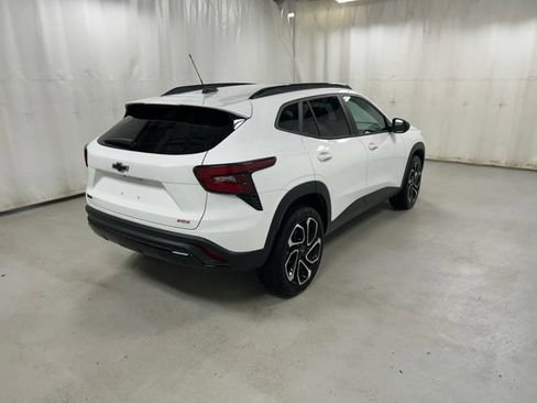 Certified 2024 Chevrolet Trax RS w/ Sunroof Package FWD image 4