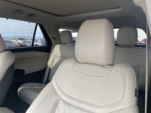 Used 2020 Ford Explorer Platinum w/ Premium Technology Package image 22