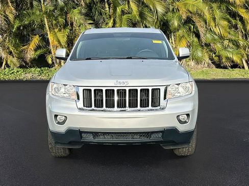 Used 2011 Jeep Grand Cherokee Laredo image 2