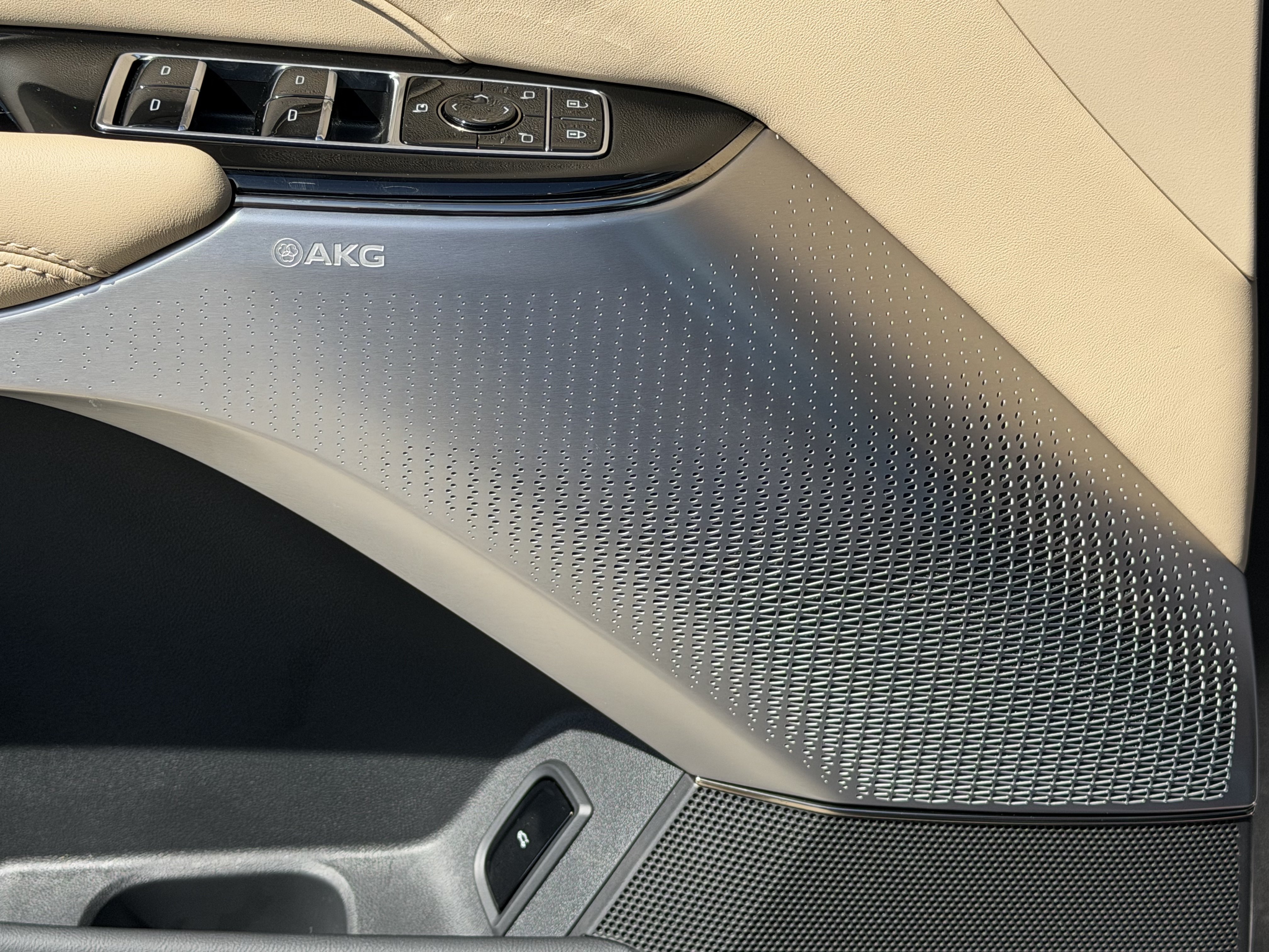 Certified 2026 Cadillac Lyriq Signature Luxury w/ LPO, Blue Accent Package AWD/4WD image 22