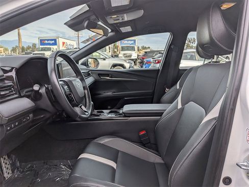 Used 2025 Toyota Camry SE image 15