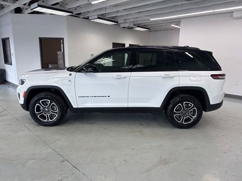 Used 2024 Jeep Grand Cherokee Trailhawk w/ Luxury Tech Group III image 7